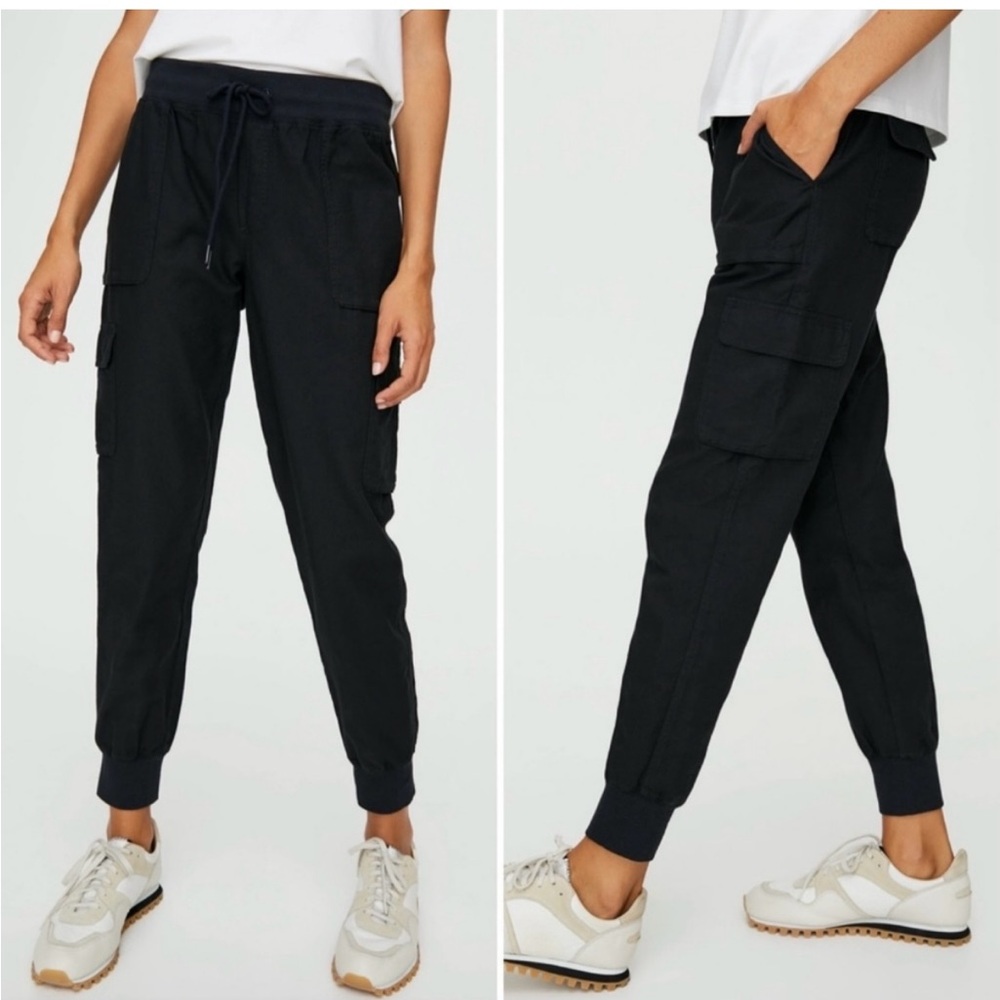 Aritzia Community Cebu Cargo Jogger Pants Size Small in Black